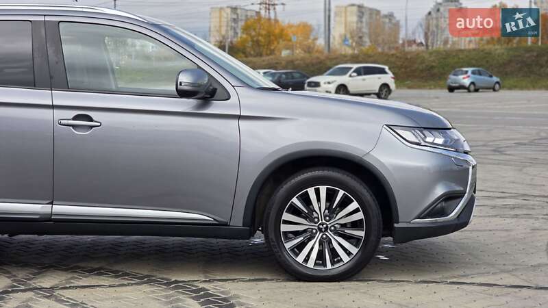 Позашляховик / Кросовер Mitsubishi Outlander 2019 в Києві фото 17 Позашляховик / Кросовер Mitsubishi Outlander 2019 в Києві