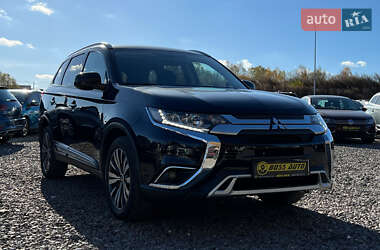 Позашляховик / Кросовер Mitsubishi Outlander 2019 в Львові