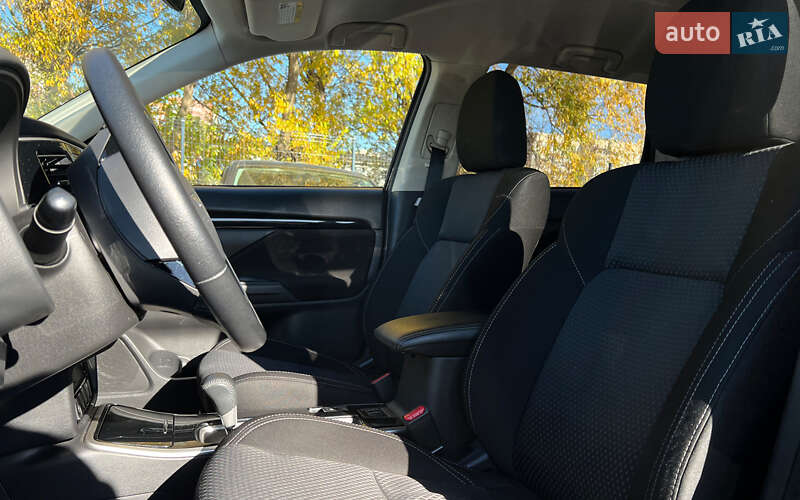Позашляховик / Кросовер Mitsubishi Outlander 2019 в Львові фото 7 Позашляховик / Кросовер Mitsubishi Outlander 2019 в Львові