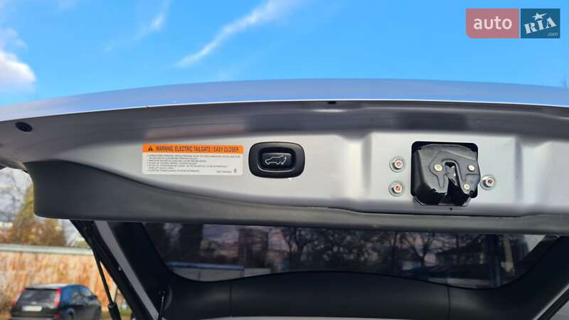 Внедорожник / Кроссовер Mitsubishi Outlander 2016 в Шостке