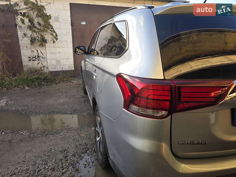 Внедорожник / Кроссовер Mitsubishi Outlander 2015 в Харькове фото 4 Внедорожник / Кроссовер Mitsubishi Outlander 2015 в Харькове