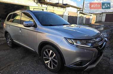 Внедорожник / Кроссовер Mitsubishi Outlander 2015 в Харькове