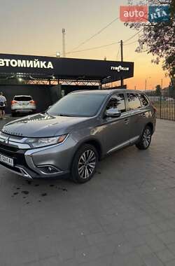 Внедорожник / Кроссовер Mitsubishi Outlander 2019 в Кривом Роге