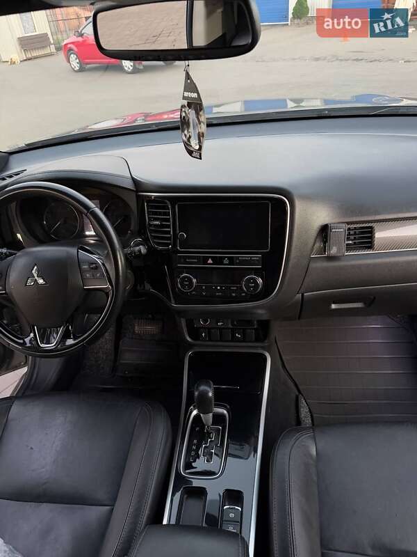 Позашляховик / Кросовер Mitsubishi Outlander 2019 в Кривому Розі фото 7 Позашляховик / Кросовер Mitsubishi Outlander 2019 в Кривому Розі