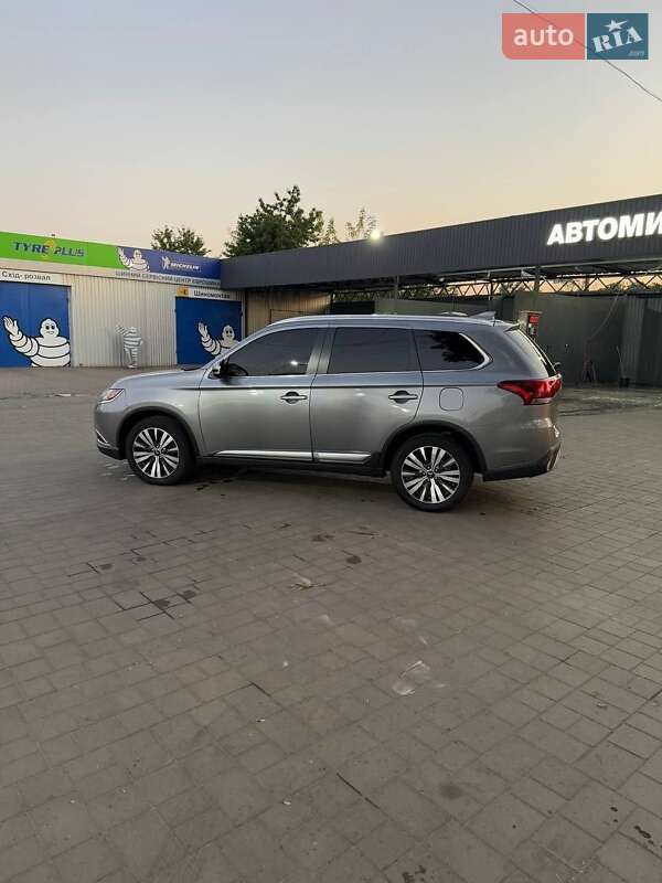 Позашляховик / Кросовер Mitsubishi Outlander 2019 в Кривому Розі фото 12 Позашляховик / Кросовер Mitsubishi Outlander 2019 в Кривому Розі