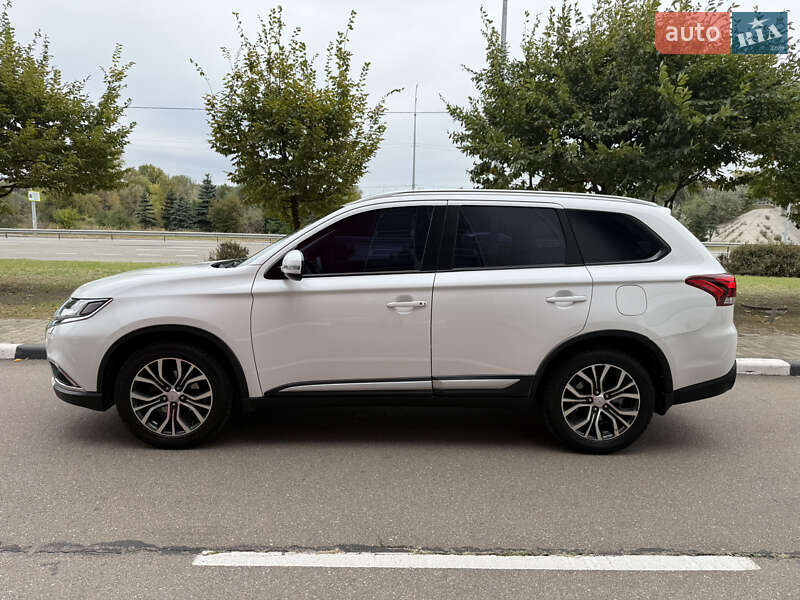Внедорожник / Кроссовер Mitsubishi Outlander 2015 в Киеве