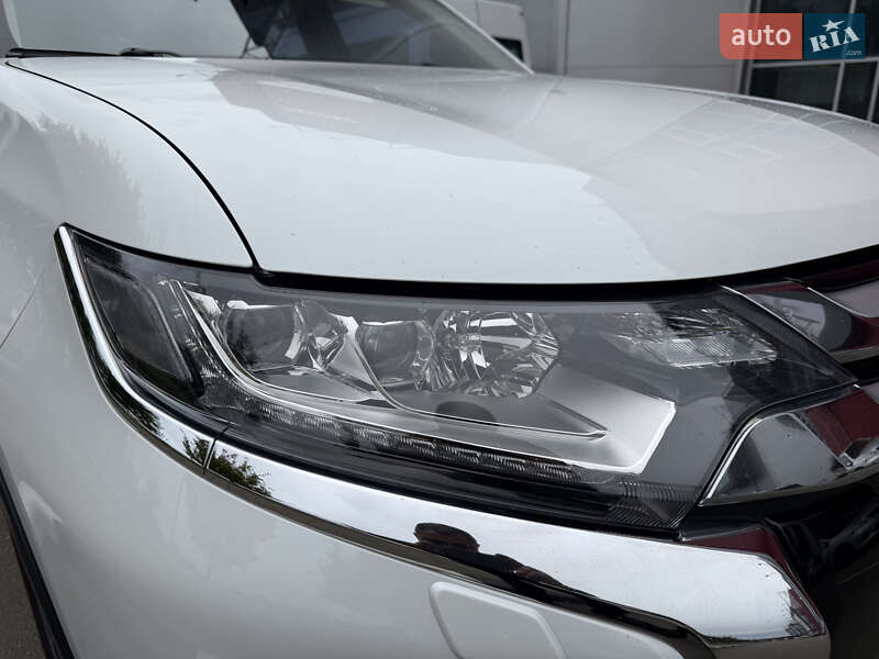 Внедорожник / Кроссовер Mitsubishi Outlander 2015 в Киеве