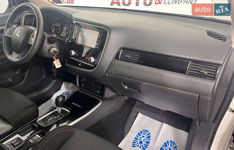 Позашляховик / Кросовер Mitsubishi Outlander 2020 в Львові