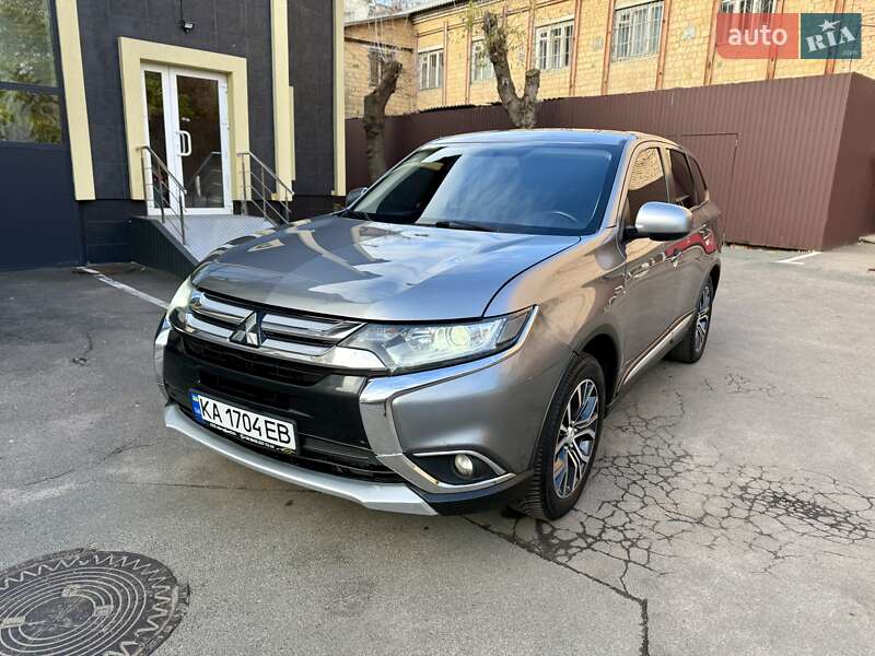 Внедорожник / Кроссовер Mitsubishi Outlander 2020 в Киеве