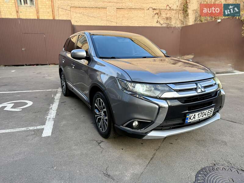 Внедорожник / Кроссовер Mitsubishi Outlander 2020 в Киеве