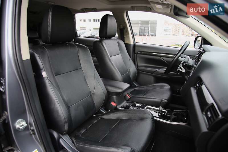 Позашляховик / Кросовер Mitsubishi Outlander 2017 в Харкові