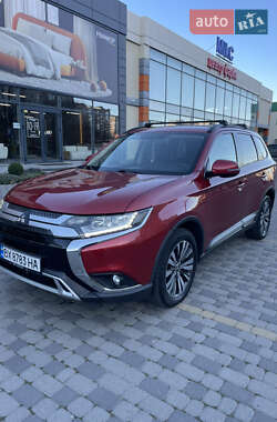 Внедорожник / Кроссовер Mitsubishi Outlander 2019 в Хмельницком