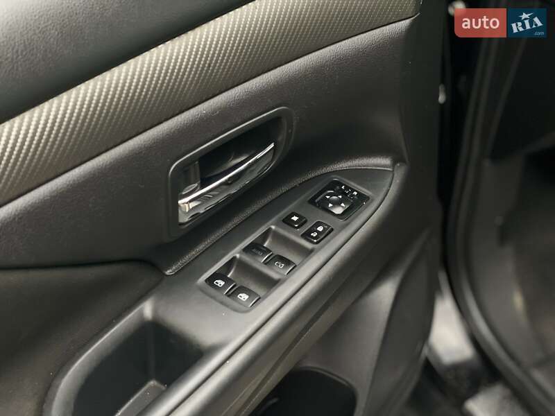 Внедорожник / Кроссовер Mitsubishi Outlander 2015 в Днепре фото 12 Внедорожник / Кроссовер Mitsubishi Outlander 2015 в Днепре