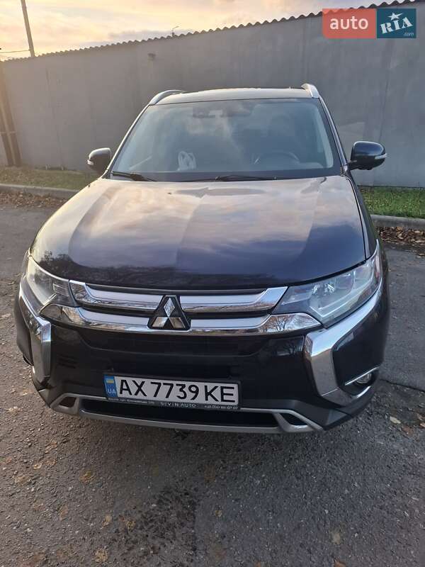 Внедорожник / Кроссовер Mitsubishi Outlander 2017 в Харькове