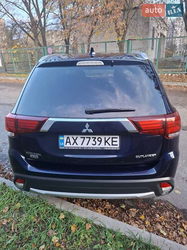 Внедорожник / Кроссовер Mitsubishi Outlander 2017 в Харькове