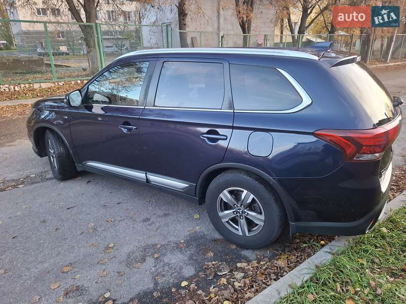 Внедорожник / Кроссовер Mitsubishi Outlander 2017 в Харькове