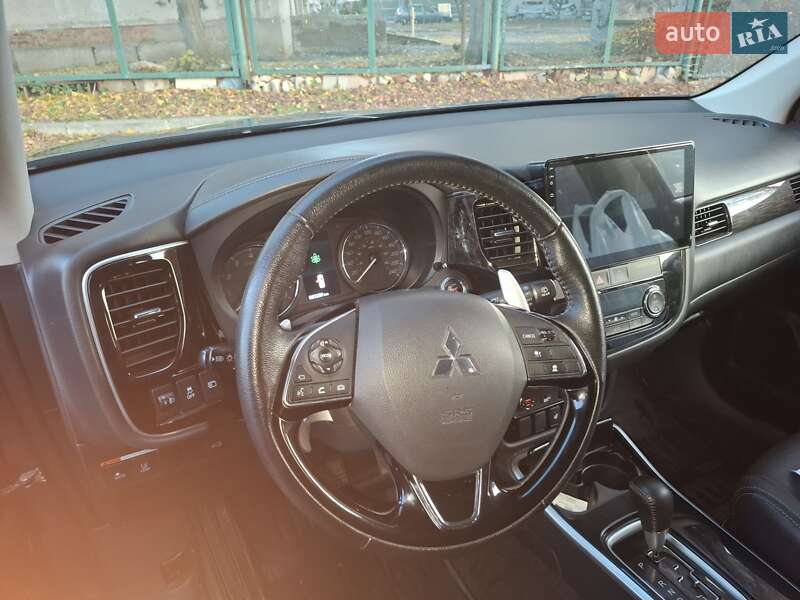 Внедорожник / Кроссовер Mitsubishi Outlander 2017 в Харькове
