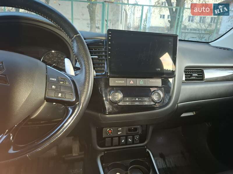 Внедорожник / Кроссовер Mitsubishi Outlander 2017 в Харькове