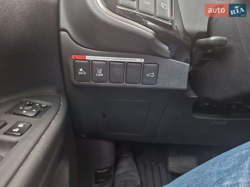 Внедорожник / Кроссовер Mitsubishi Outlander 2017 в Харькове