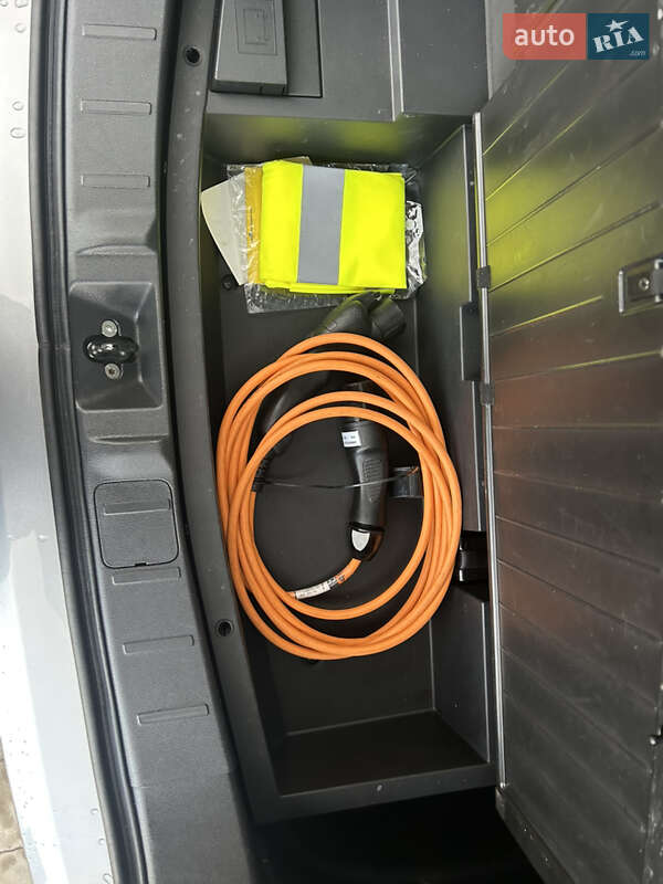 Внедорожник / Кроссовер Mitsubishi Outlander 2020 в Буске