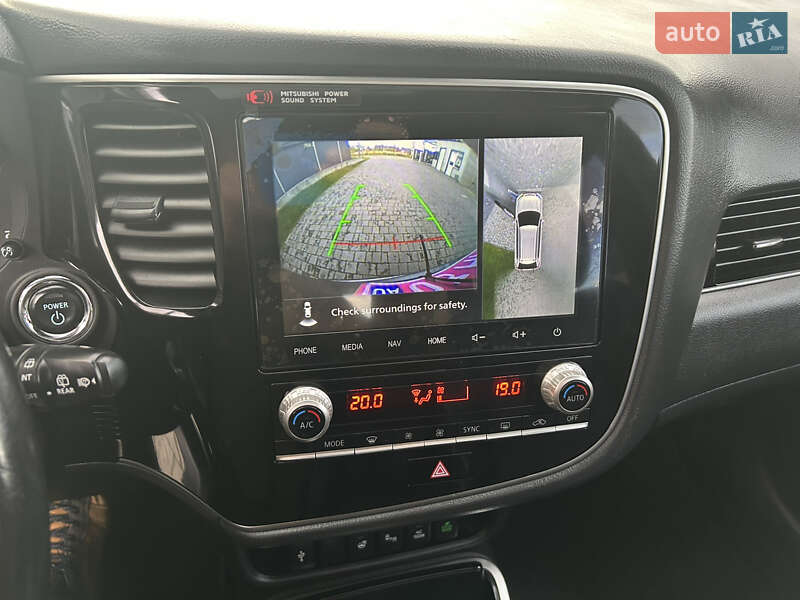 Внедорожник / Кроссовер Mitsubishi Outlander 2020 в Буске