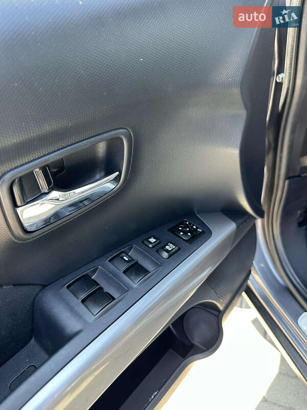 Внедорожник / Кроссовер Mitsubishi Outlander 2008 в Кременце