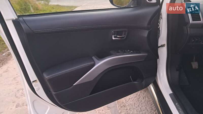 Внедорожник / Кроссовер Mitsubishi Outlander 2011 в Львове фото 13 Внедорожник / Кроссовер Mitsubishi Outlander 2011 в Львове