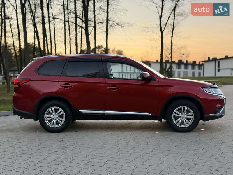Внедорожник / Кроссовер Mitsubishi Outlander 2018 в Ковеле