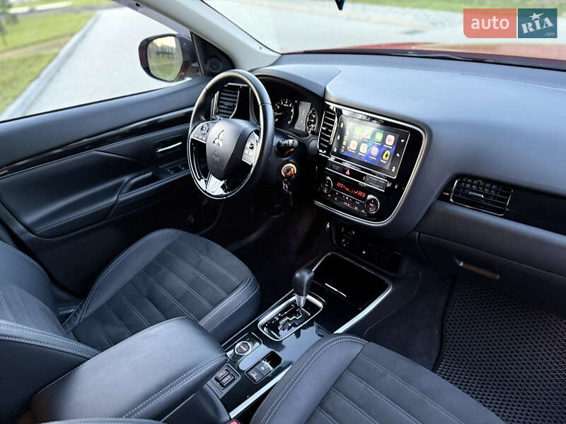 Внедорожник / Кроссовер Mitsubishi Outlander 2018 в Ковеле