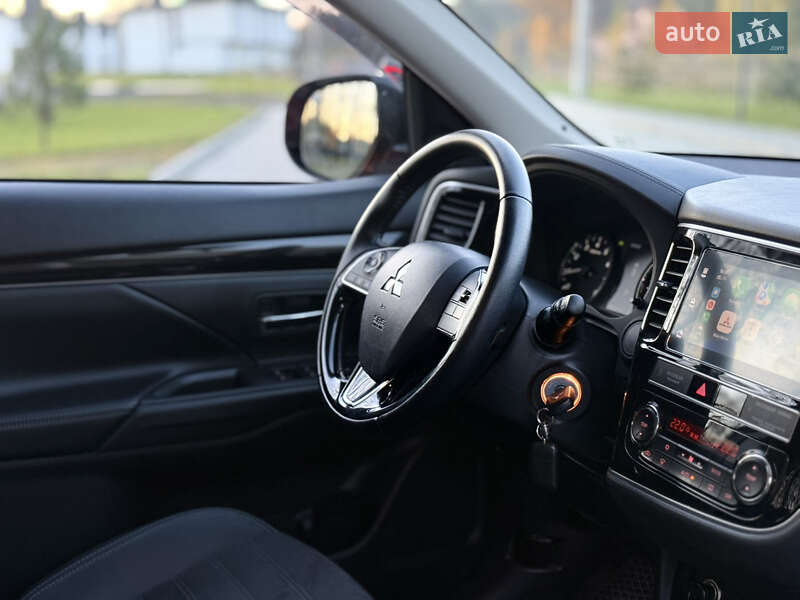 Внедорожник / Кроссовер Mitsubishi Outlander 2018 в Ковеле