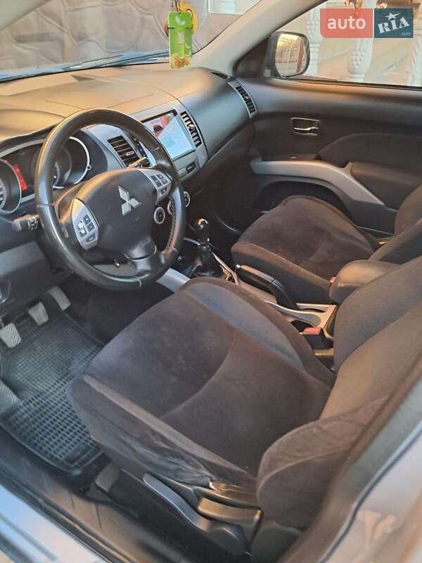 Внедорожник / Кроссовер Mitsubishi Outlander 2007 в Глыбокой