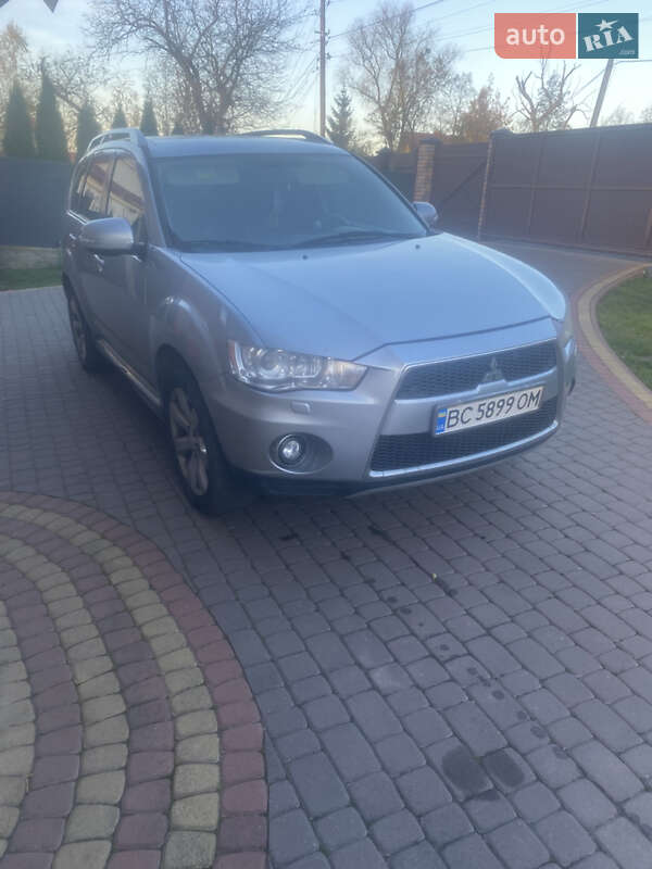 Внедорожник / Кроссовер Mitsubishi Outlander 2010 в Мостиске
