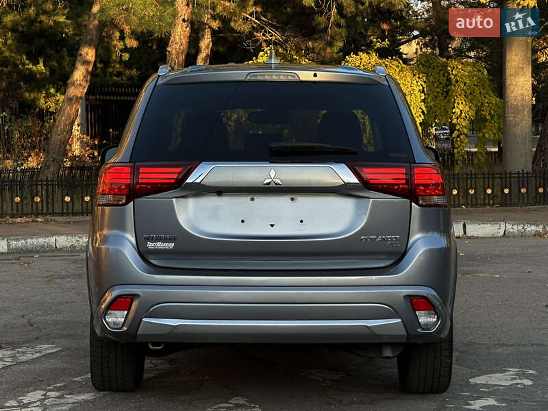 Внедорожник / Кроссовер Mitsubishi Outlander 2017 в Николаеве