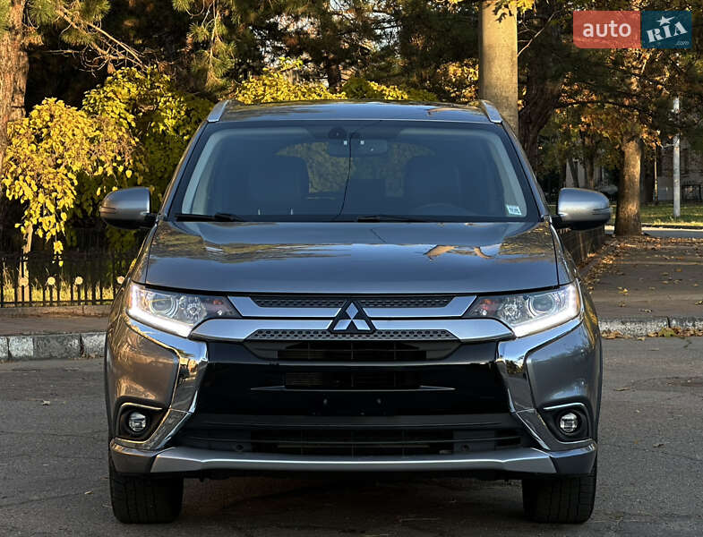 Внедорожник / Кроссовер Mitsubishi Outlander 2017 в Николаеве