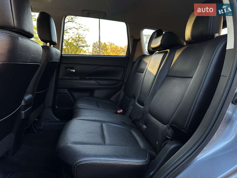 Внедорожник / Кроссовер Mitsubishi Outlander 2017 в Николаеве
