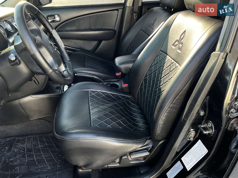 Позашляховик / Кросовер Mitsubishi Outlander 2003 в Одесі