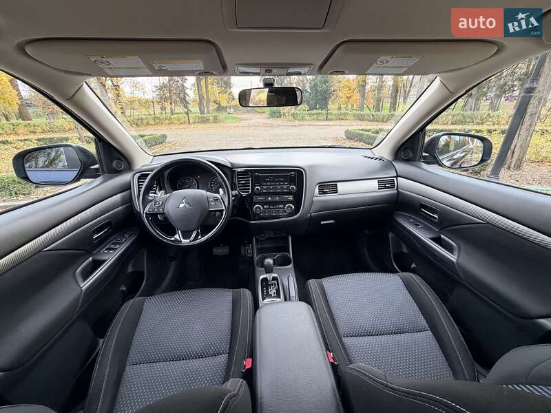 Внедорожник / Кроссовер Mitsubishi Outlander 2016 в Киеве