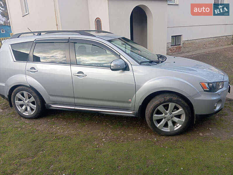 Позашляховик / Кросовер Mitsubishi Outlander 2011 в Мостиській