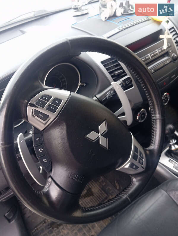 Позашляховик / Кросовер Mitsubishi Outlander 2011 в Мостиській