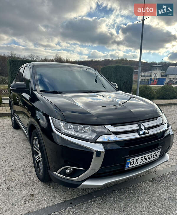 Внедорожник / Кроссовер Mitsubishi Outlander 2015 в Днепре