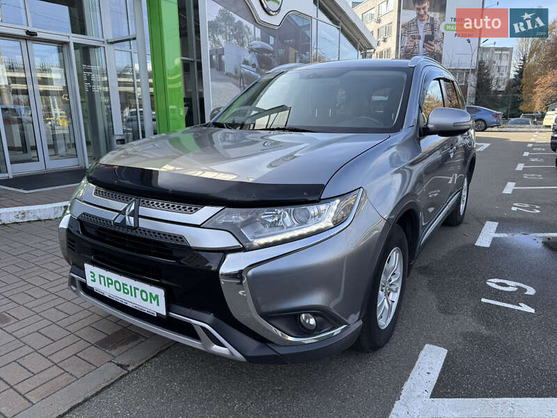Внедорожник / Кроссовер Mitsubishi Outlander 2018 в Киеве