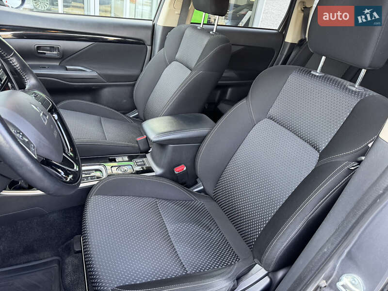 Внедорожник / Кроссовер Mitsubishi Outlander 2018 в Киеве