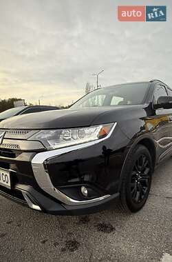 Внедорожник / Кроссовер Mitsubishi Outlander 2018 в Киеве