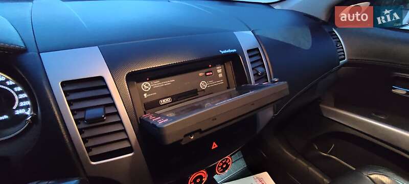 Внедорожник / Кроссовер Mitsubishi Outlander 2010 в Луцке