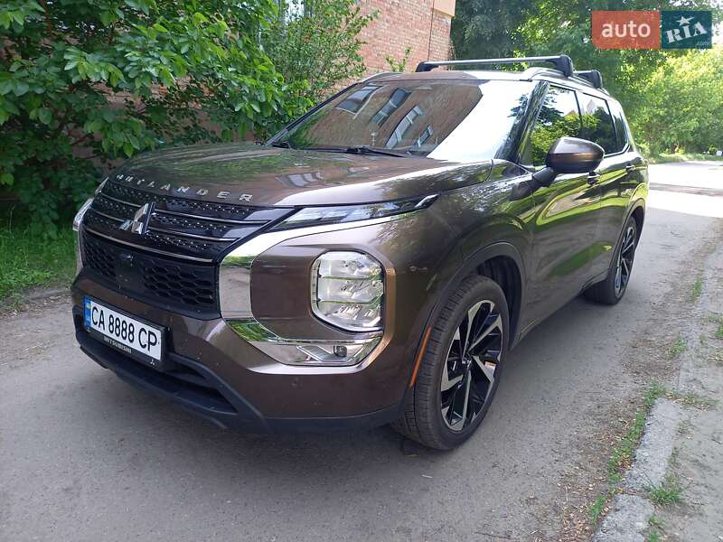 Внедорожник / Кроссовер Mitsubishi Outlander 2022 в Черкассах