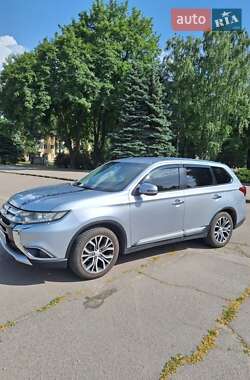 Позашляховик / Кросовер Mitsubishi Outlander 2015 в Кривому Розі
