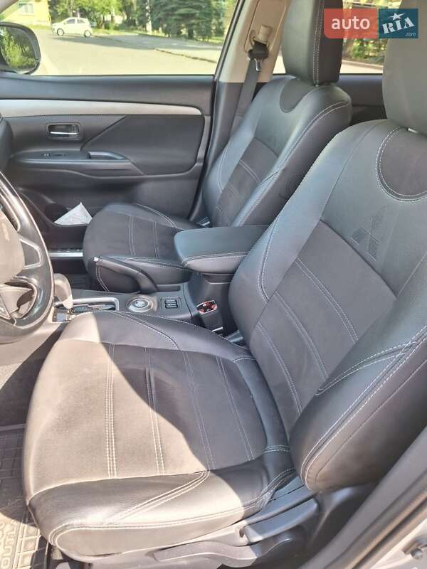 Внедорожник / Кроссовер Mitsubishi Outlander 2015 в Кривом Роге