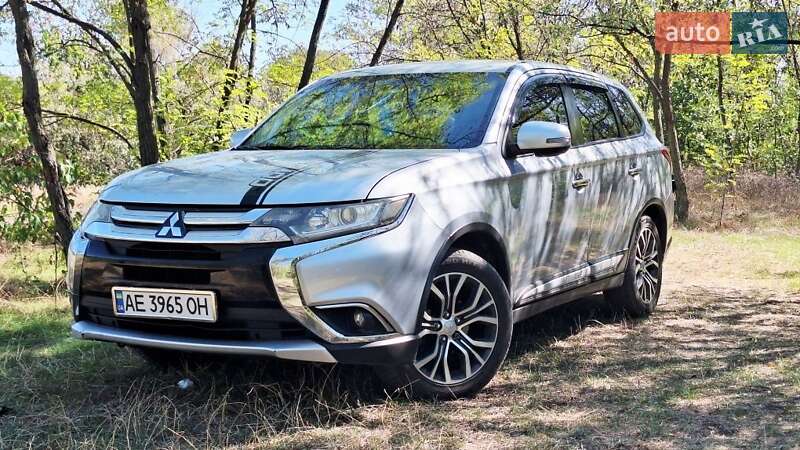 Внедорожник / Кроссовер Mitsubishi Outlander 2015 в Кривом Роге
