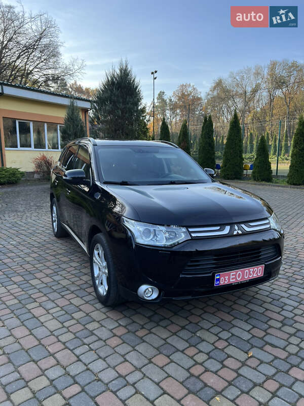 Внедорожник / Кроссовер Mitsubishi Outlander 2013 в Ровно