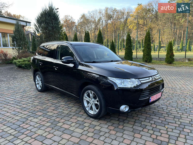 Внедорожник / Кроссовер Mitsubishi Outlander 2013 в Ровно